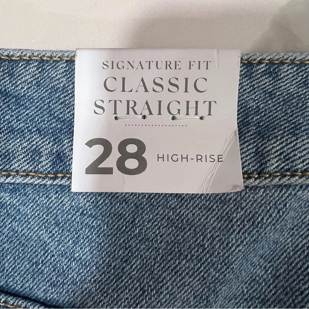 NWT Lane Bryant Distressed High Rise Classic Straight Leg Signature Fit Jeans 28